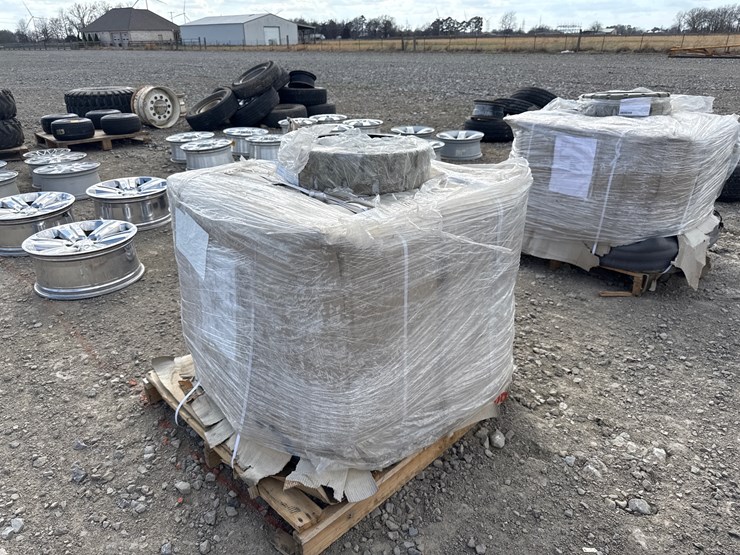 #37446-•-unused-18x15-mud-buggy-tires-inv#-37446-image-1