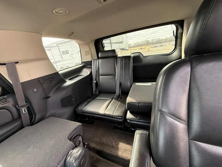 2014-chevrolet-tahoe-image-38