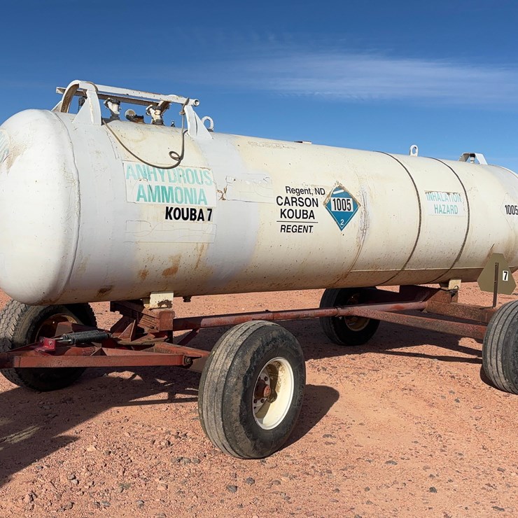 Anhydrous Tank with Trailer