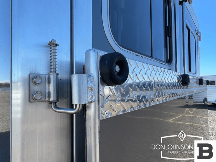 2024-featherlite-9400-74pt-4-h-horse-trailer-image-14