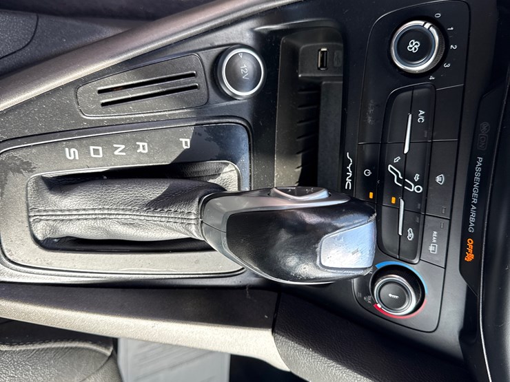 #35101-•-2016-ford-focus-hatch-back-1fadp3k28gl230543-inv#-35101-image-27