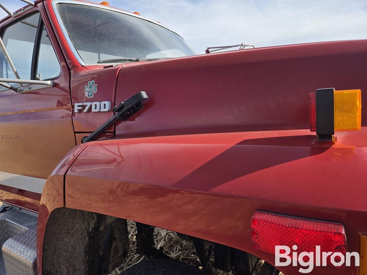 1992-ford-f700-image-10