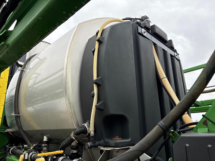 2015-john-deere-r4038-image-43