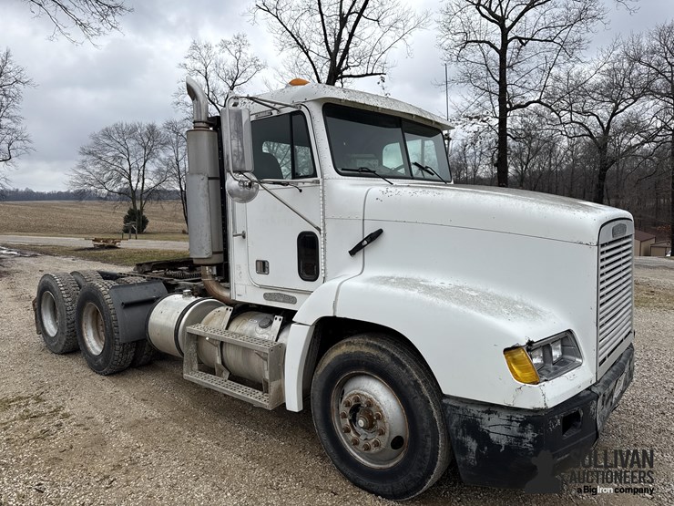 1996-freightliner-fld112-image-3