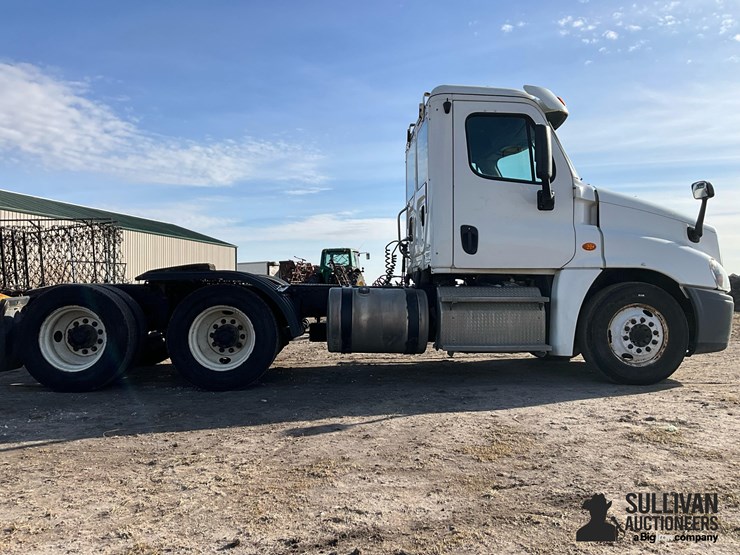 2016-freightliner-cascadia-125-image-4