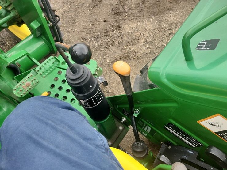 2011-john-deere-5045e-image-19