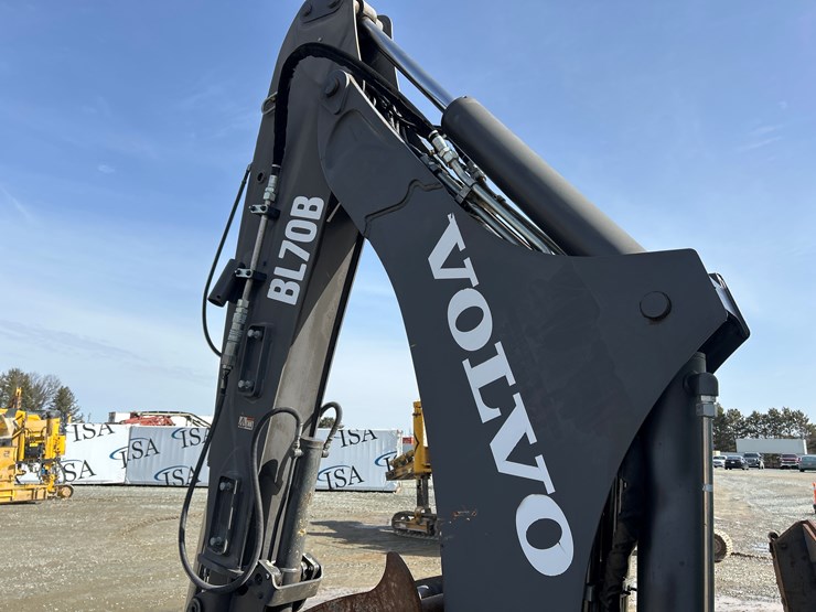 2012-volvo-bl70b-image-58