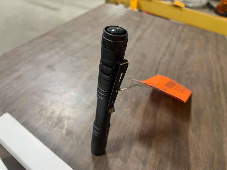 #2282-•-(4)-led-mechanic's-flashlights-(pr10)-image-3