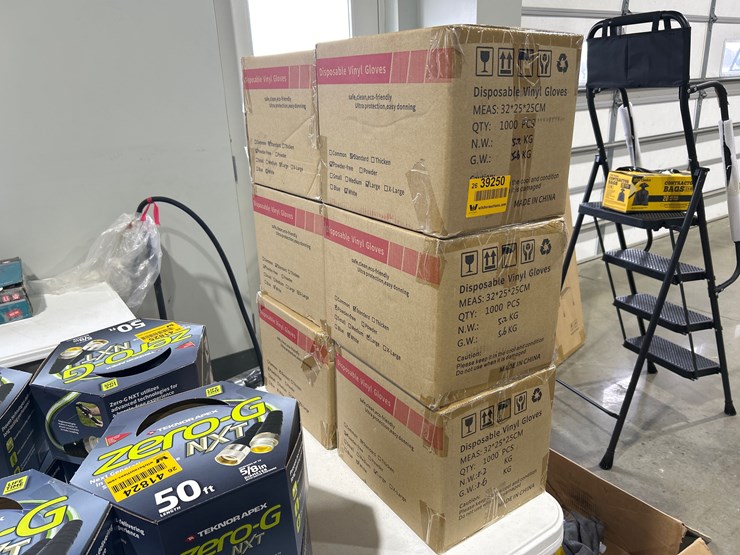 #39250-•-lot-of-vinyl-gloves-image-1