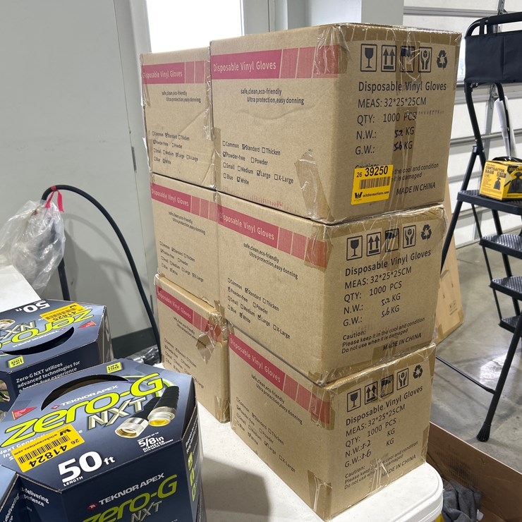 #39250 • Lot of Vinyl Gloves