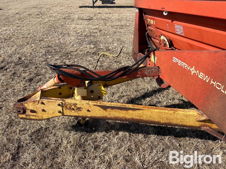 new-holland-791-image-11