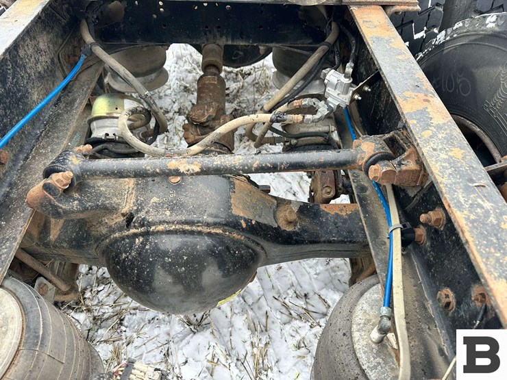 1999-freightliner-fld120-image-54