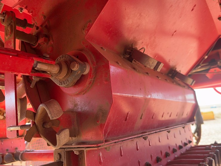 morris-contour-air-seeder-with-morris-8300-air-cart-image-31