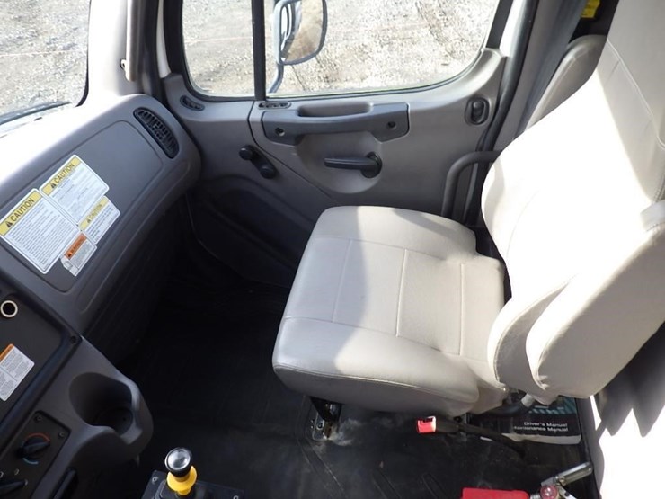 2019-freightliner-m2-15'-t/a-dump-truck-image-36