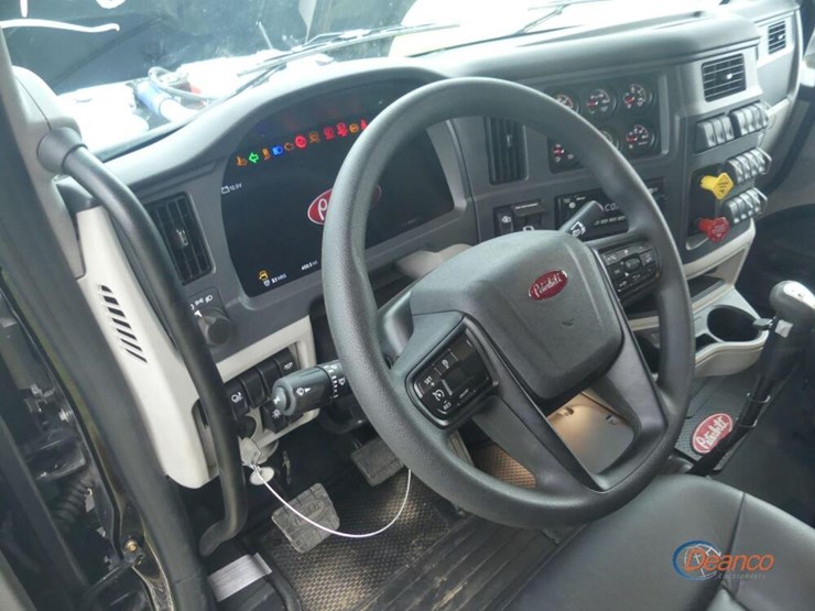 2025-peterbilt-567-image-18