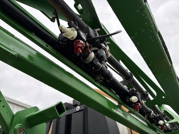 2015-john-deere-r4038-image-33