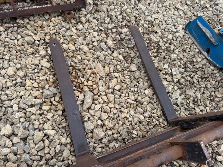 #6098-•-universal-mount-extra-wide-pallet-forks-image-3