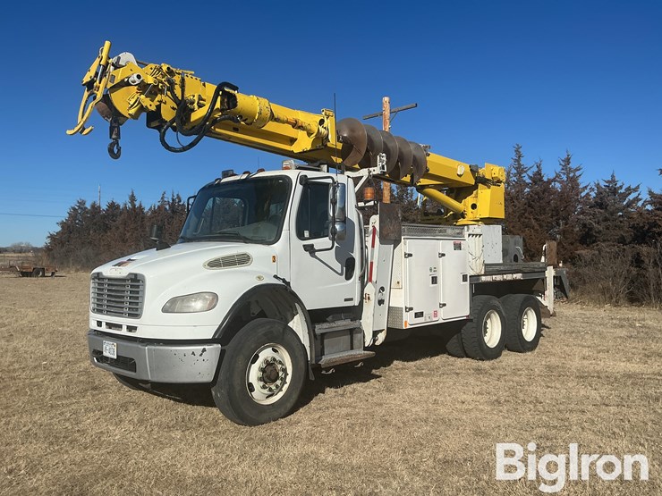 2009-freightliner-m2-106-image-1