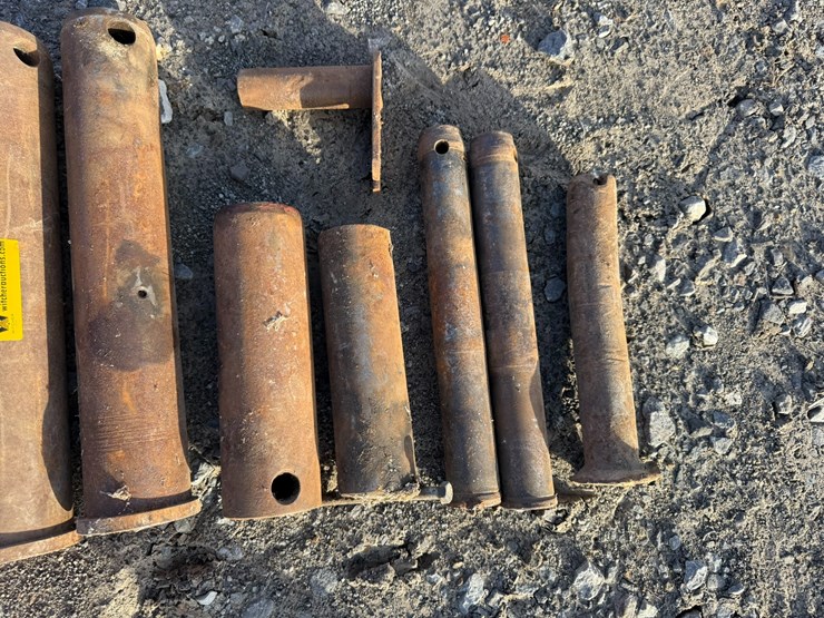 #37258-•-lot-of-excavator-pins-image-7