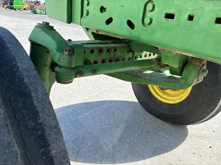 1984-john-deere-4650-image-45