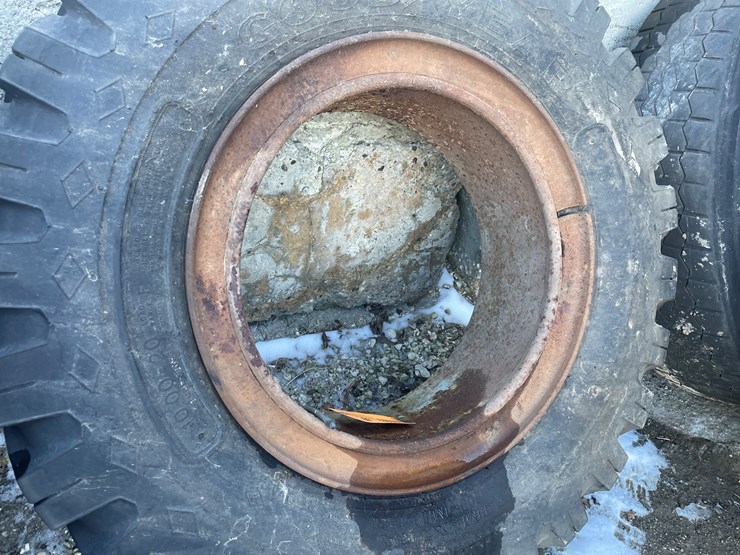 #6028-•-goodyear-tire-on-dayton-rim-image-3