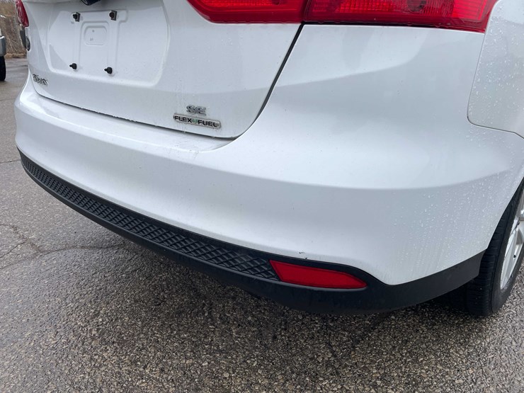 #1428-•-2015-white-ford-focus-se-sedan-(has-wi-title)-image-20