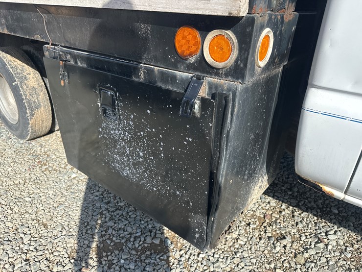 2005-gmc-3500-image-24