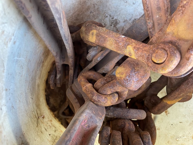 #6013-•-bucket-of-various-size-snap-binders-image-3