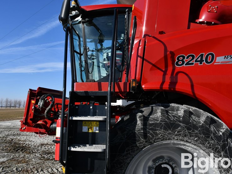 2017-case-ih-8240-image-17