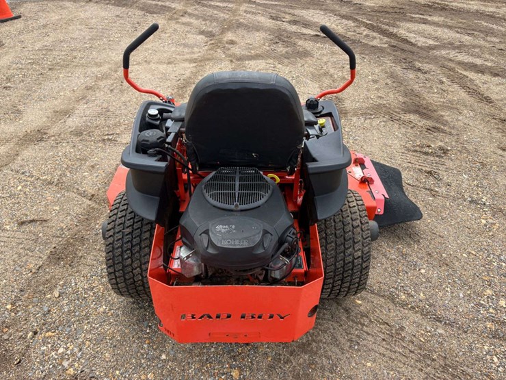badboy-zt-elite-60"-zero-turn-mower-image-6