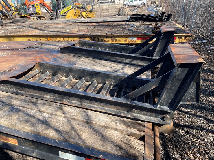 #6061-•-2004-redi-haul-12-ton-tandem-axle-flatbed-equipment-trailer-(has-wi-title)-image-6