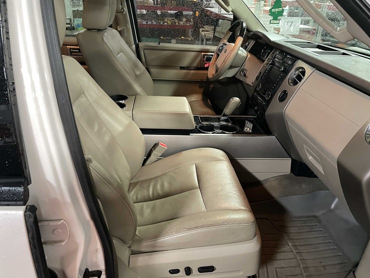 2014-ford-expedition-limited-image-36