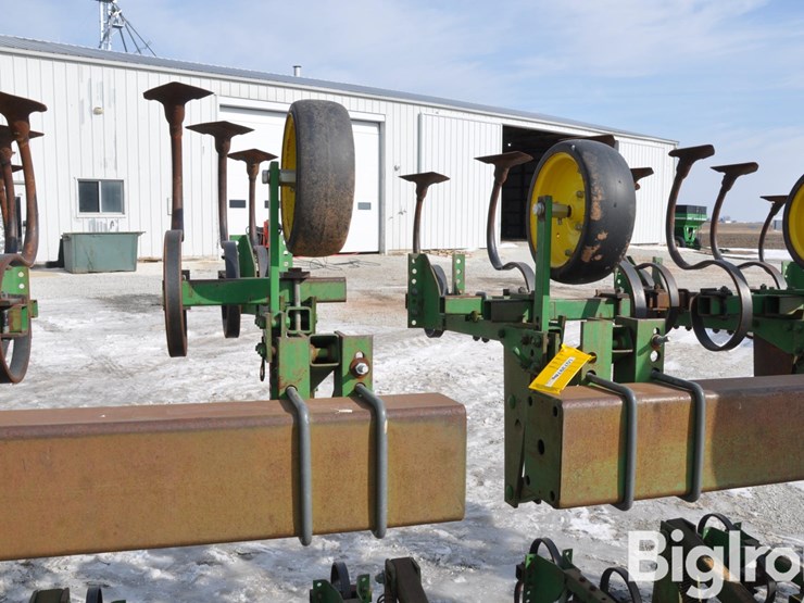 john-deere-845-image-16