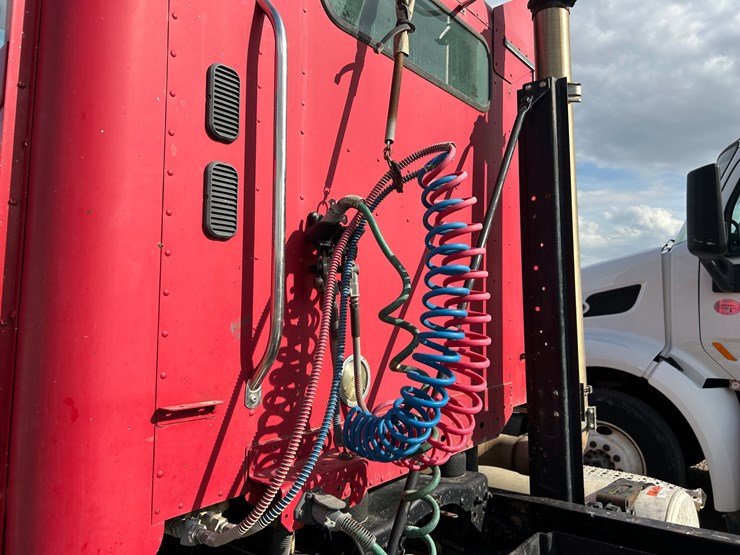 #36890-•-2006-freightliner-columbia-daycab-1fujf0cv16lv57509-inv#-36890-image-36