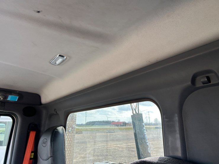 2016-peterbilt-579-image-68