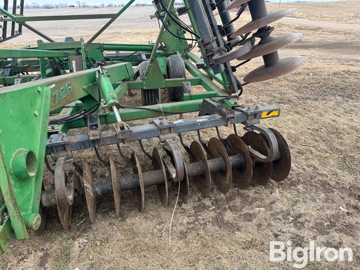 john-deere-726-image-15