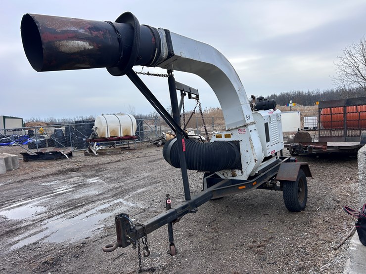 #1687-•-american-road-machinery-towable-leaf-vac-image-1