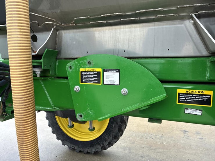 2015-john-deere-r4038-image-28