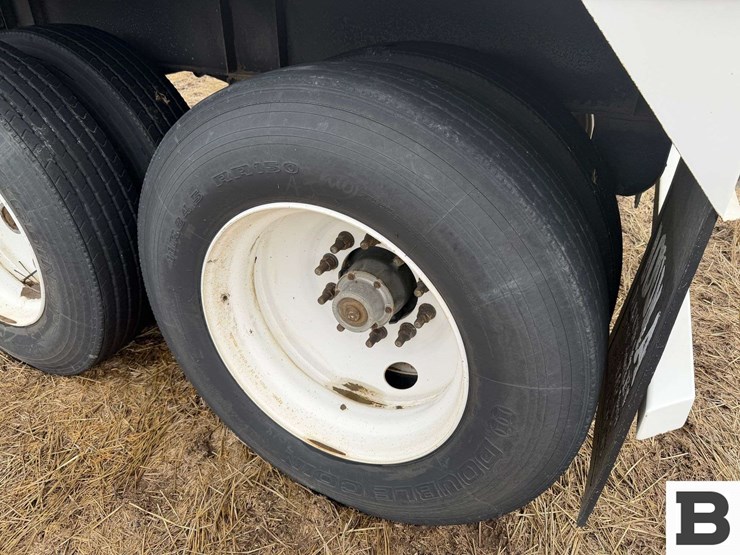 2007-neville-trailer-image-12