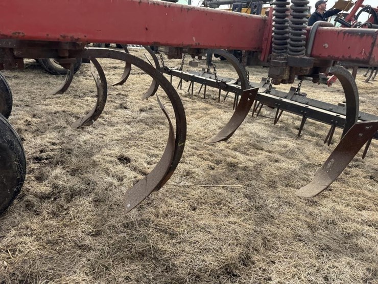 brillion-9-shank-chisel-plow-image-12