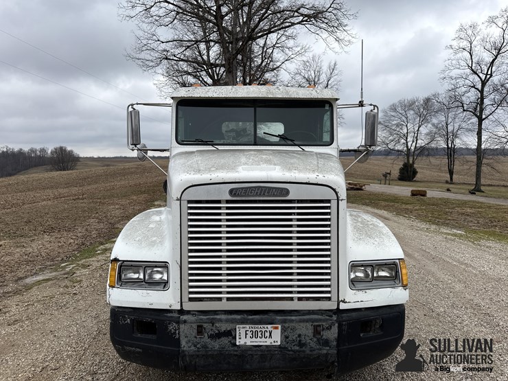 1996-freightliner-fld112-image-2