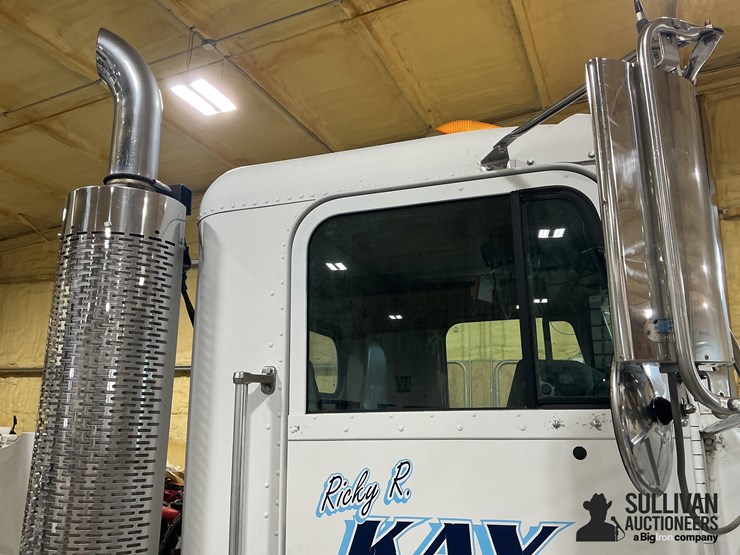 1999-freightliner-fld112-image-19