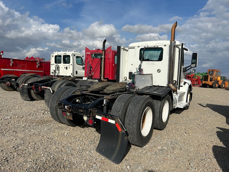 2016-peterbilt-579-image-24