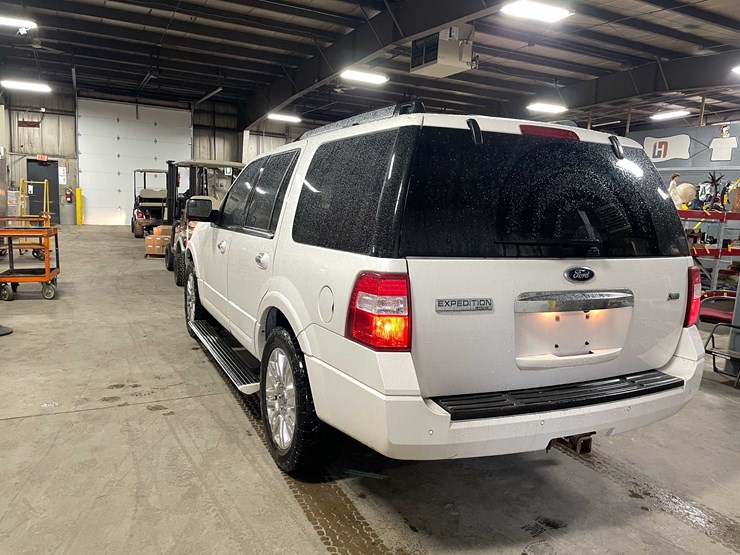 2014-ford-expedition-limited-image-4