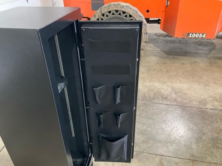 #4086-•-new-14-gun-safe-image-3