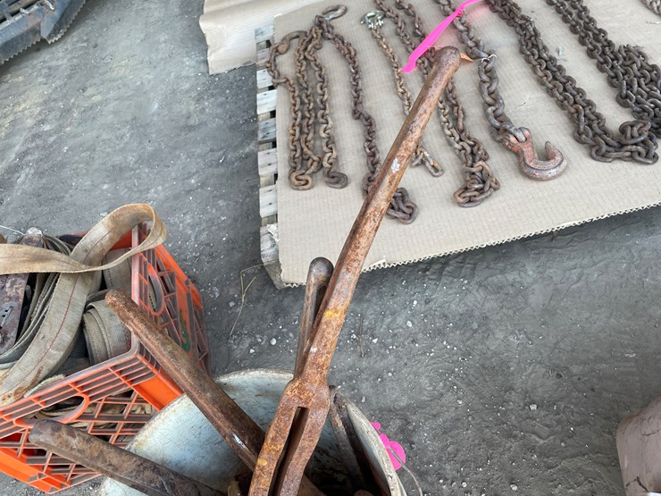 #6013-•-bucket-of-various-size-snap-binders-image-4