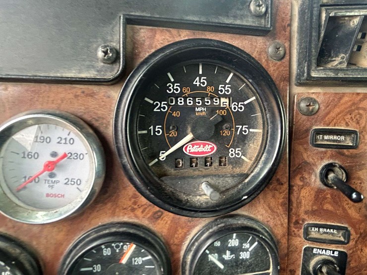 2001-peterbilt-330-image-54