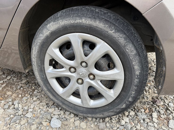 #38615-•-2013-hyundai-accent-sedan-kmhct5ae9du086575-inv#-38615-image-8