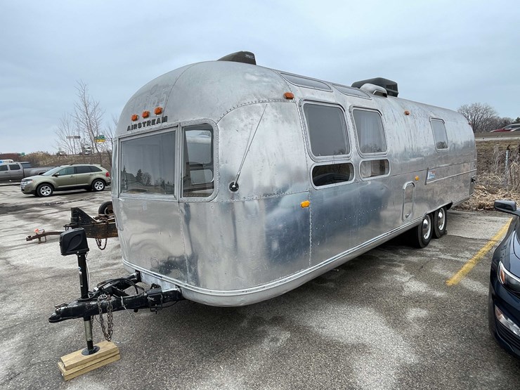 #1435-•-1978-airstream-land-yacht-31'---fully-remodeled,-road-ready-(has-wi-title)-(of)-image-1