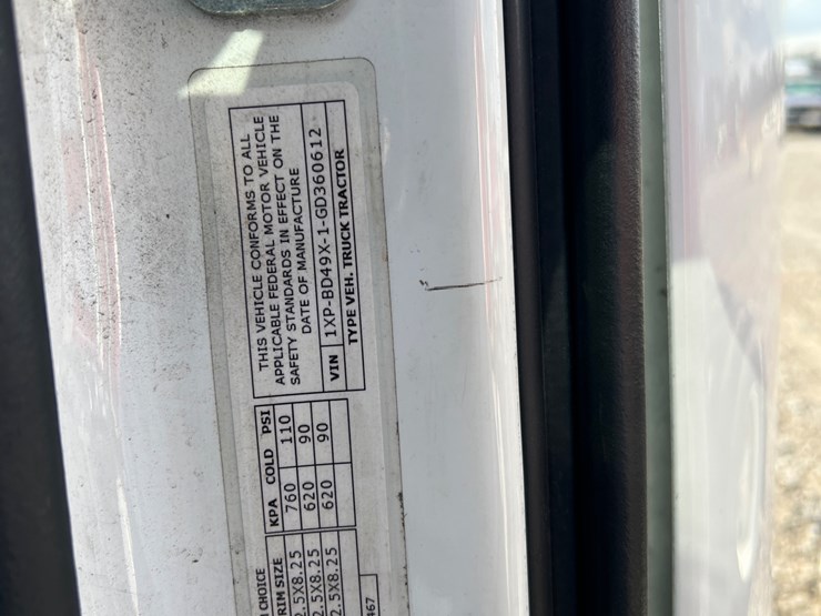 2016-peterbilt-579-image-52